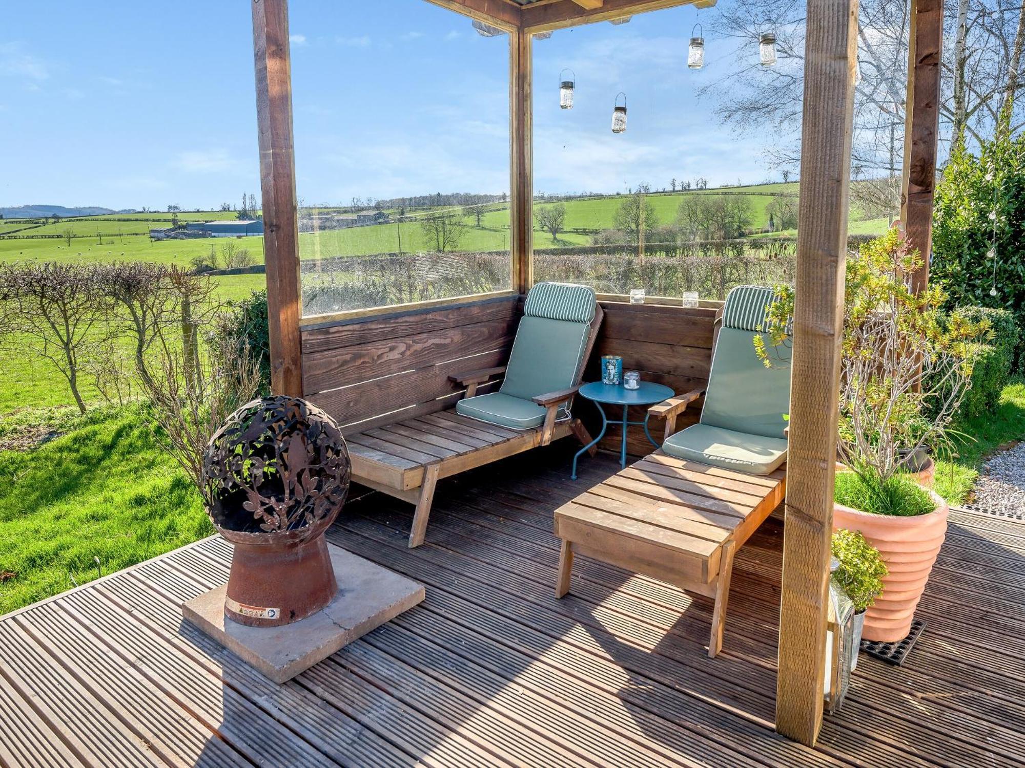 Marilyn Meadows Villa St Weonards Exterior photo